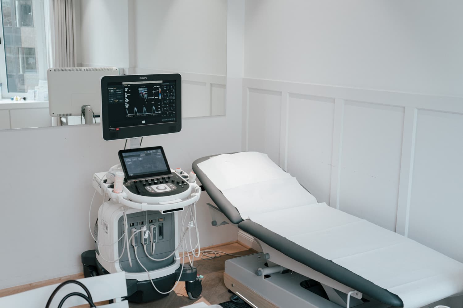 Untersuchungsraum mit Philips-Ultraschallgerät